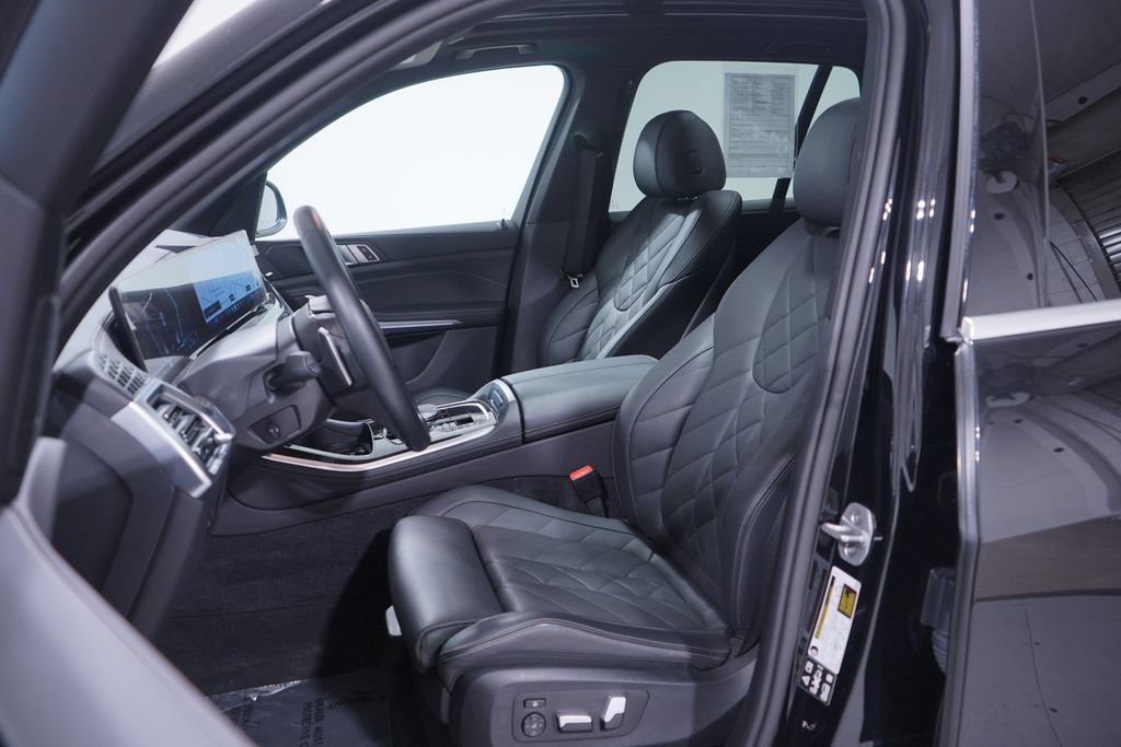 Used 2025 BMW X5 xDrive40i w/ Parking Assistance Package image 7