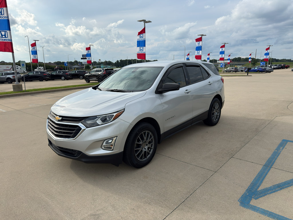 Used 2018 Chevrolet Equinox LS FWD image 1