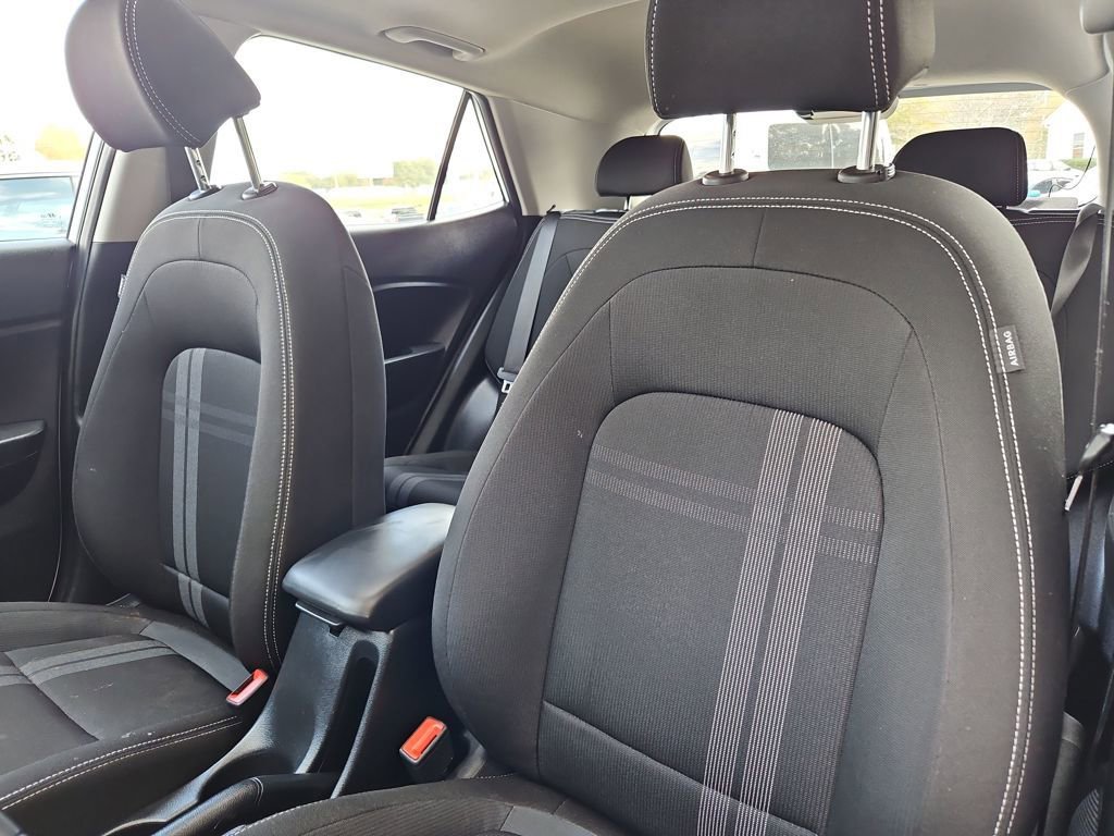 Used 2025 Hyundai Venue SEL image 23