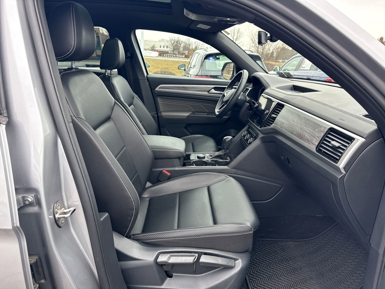 Used 2022 Volkswagen Atlas Cross Sport SE w/ Panoramic Sunroof Package image 37