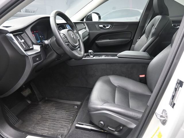 Used 2024 Volvo XC60 B5 Core image 17