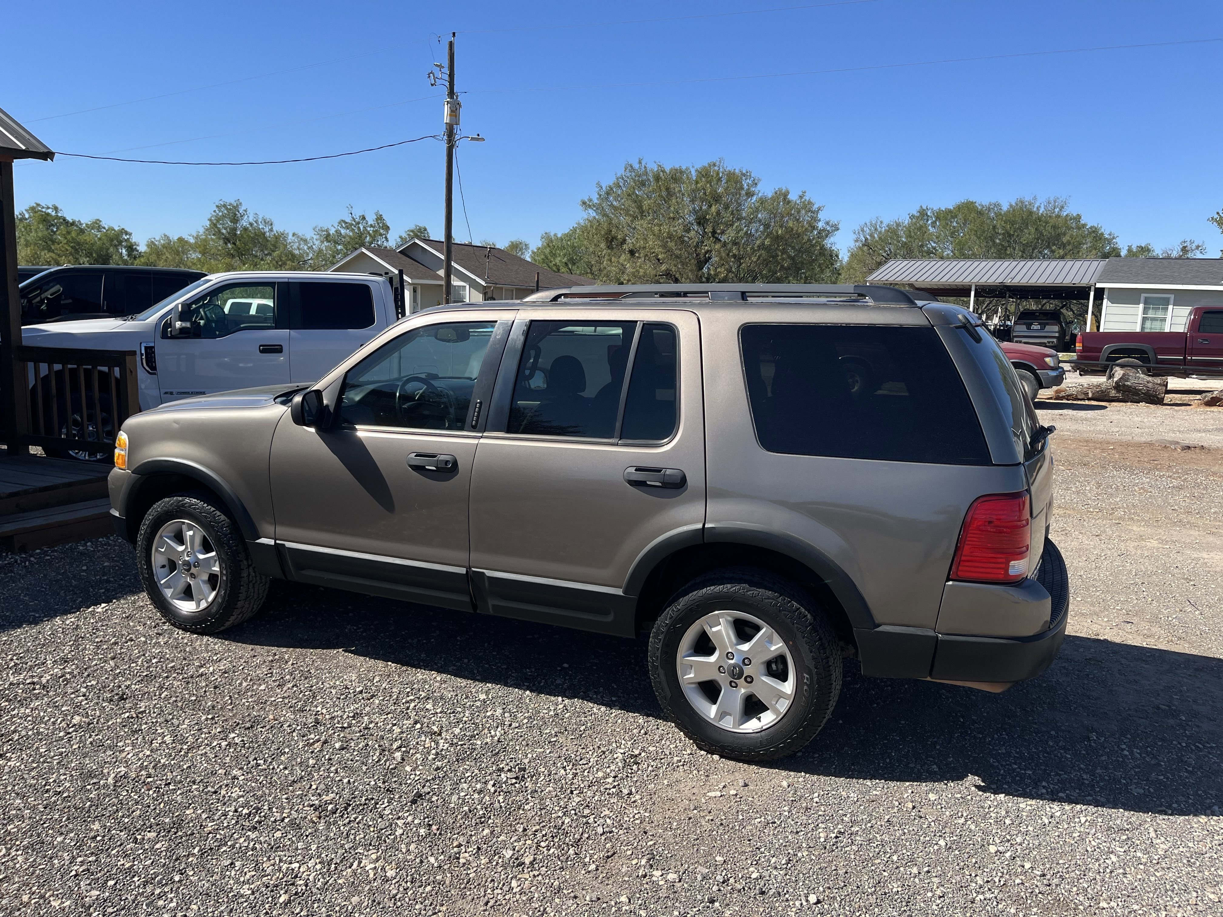 Used 2003 Ford Explorer XLT image 3