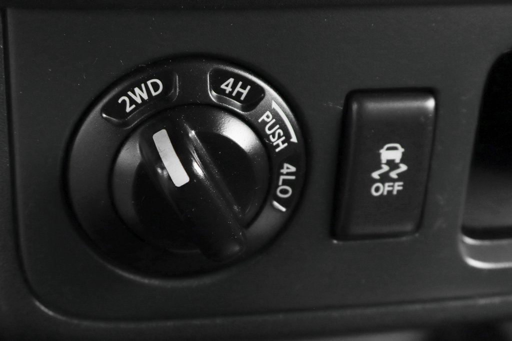 Used 2015 Nissan Xterra X image 26