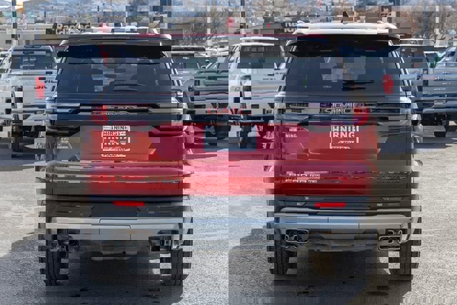 Used 2025 GMC Acadia Elevation image 4