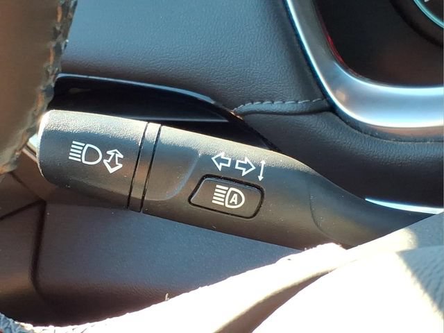 Used 2023 Chevrolet Traverse LT FWD image 30