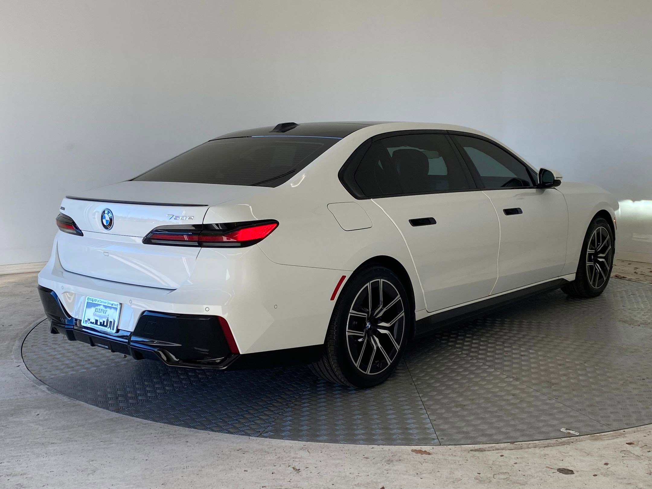 Certified 2024 BMW 750e xDrive image 8