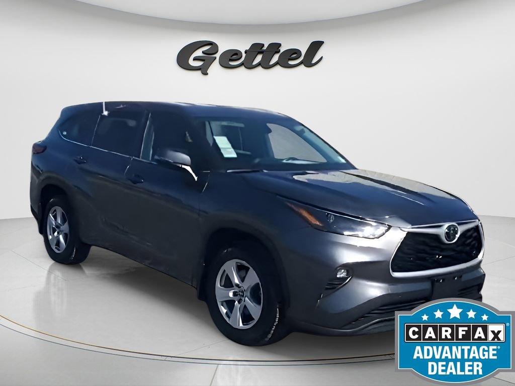 Used 2023 Toyota Highlander LE image 2