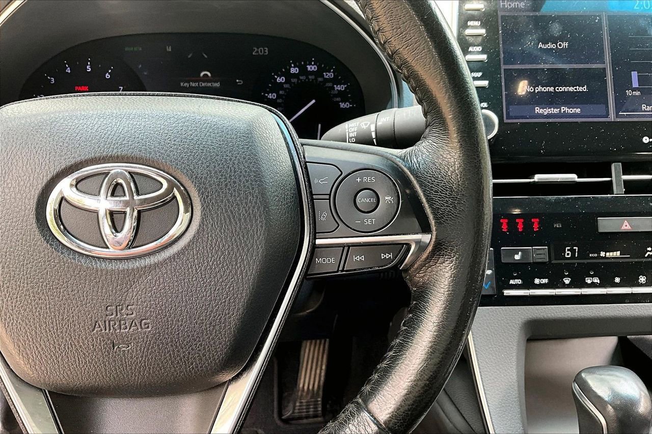 Used 2021 Toyota Avalon XLE w/ Moonroof Package FWD image 11
