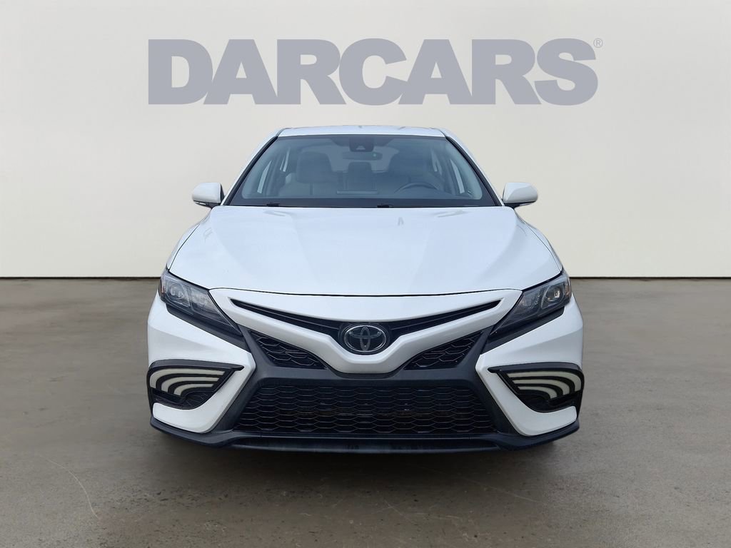 Used 2022 Toyota Camry SE image 2