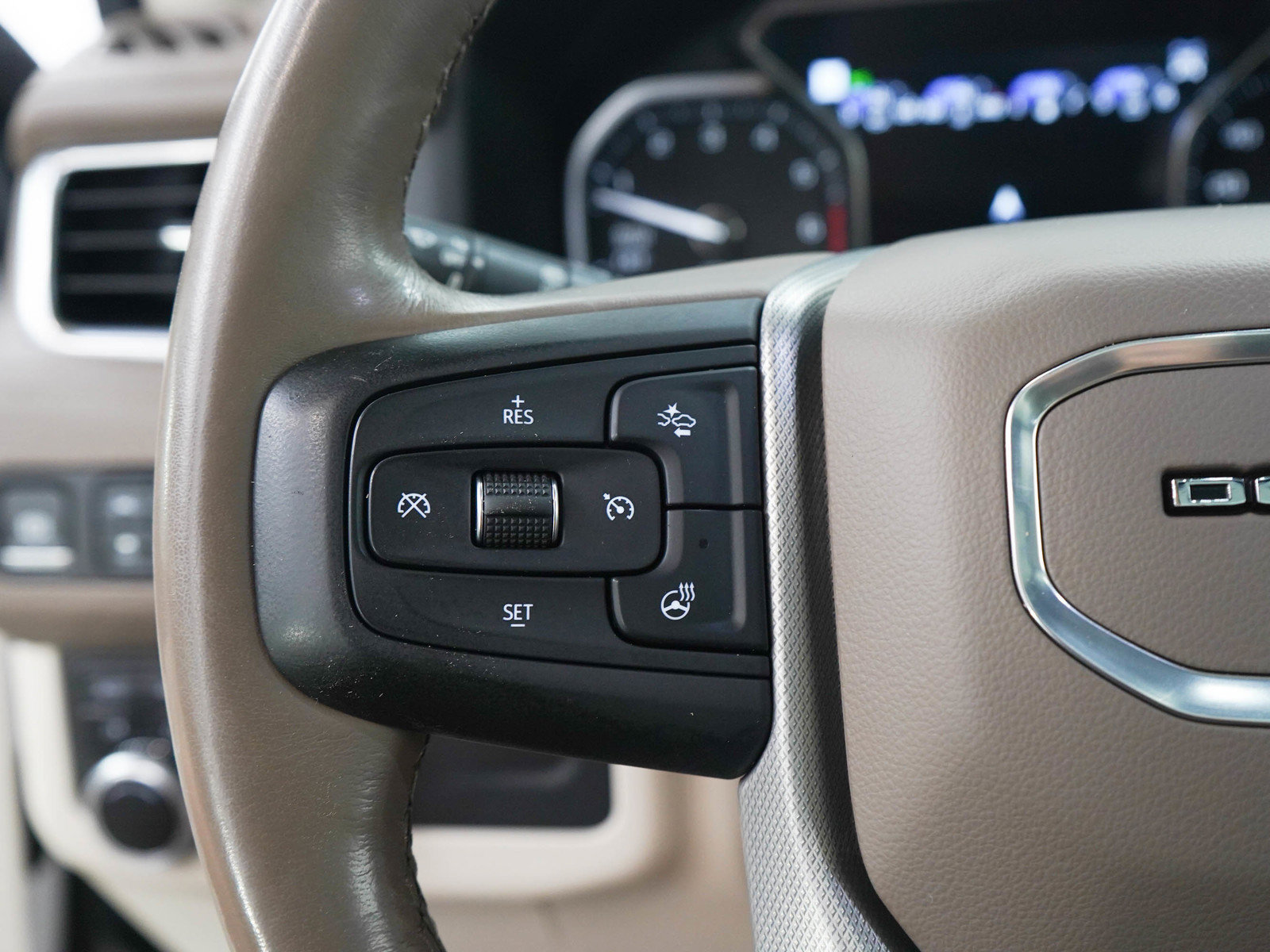 Used 2021 GMC Yukon Denali w/ Denali Premium Package AWD/4WD image 27