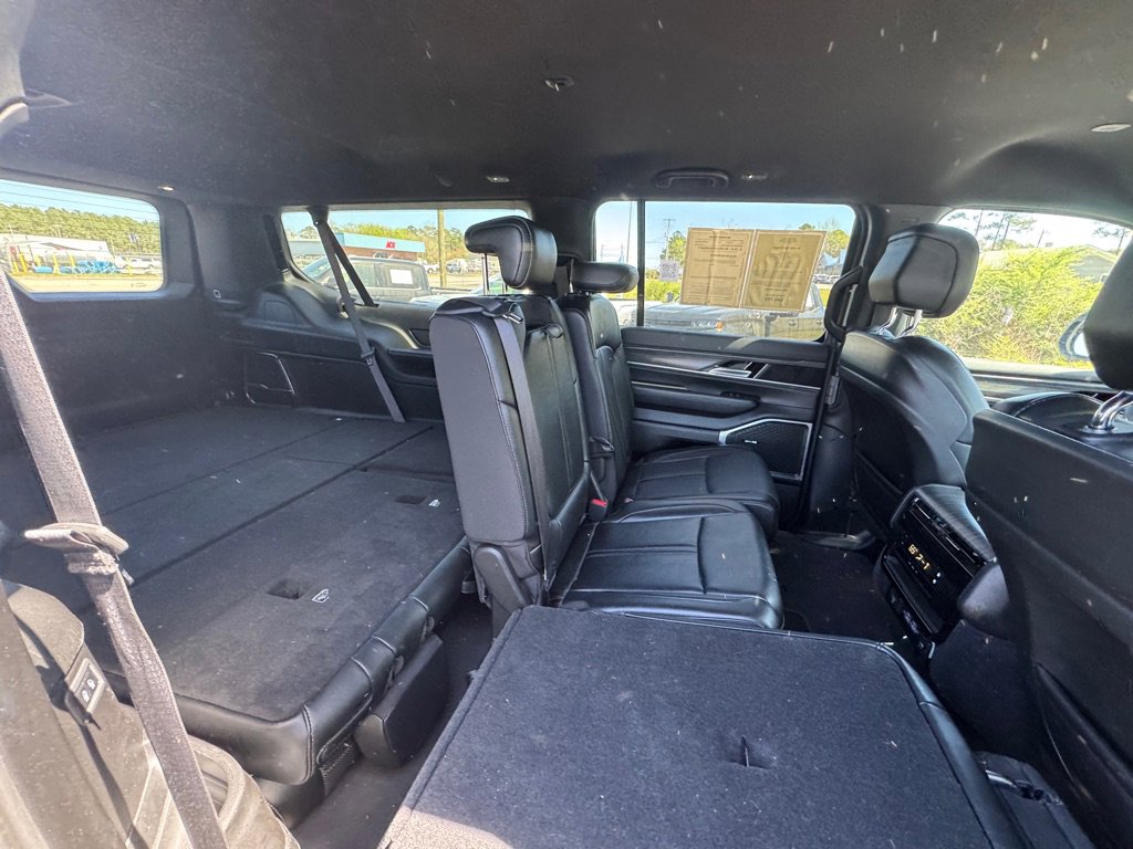 Used 2024 Jeep Wagoneer L Series II w/ Flexible Seating Group image 9