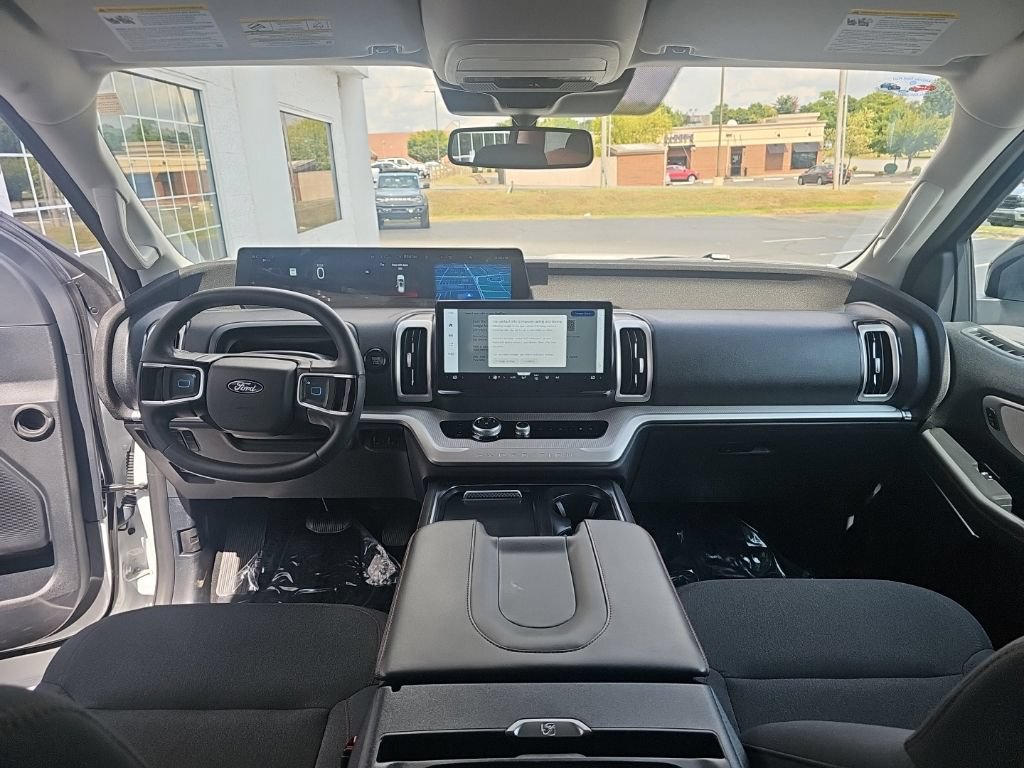 Used 2025 Ford Expedition Max Active AWD/4WD image 12