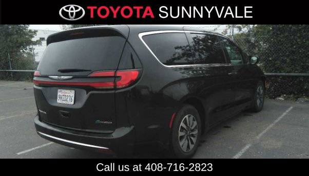 Used 2023 Chrysler Pacifica Touring-L FWD image 2