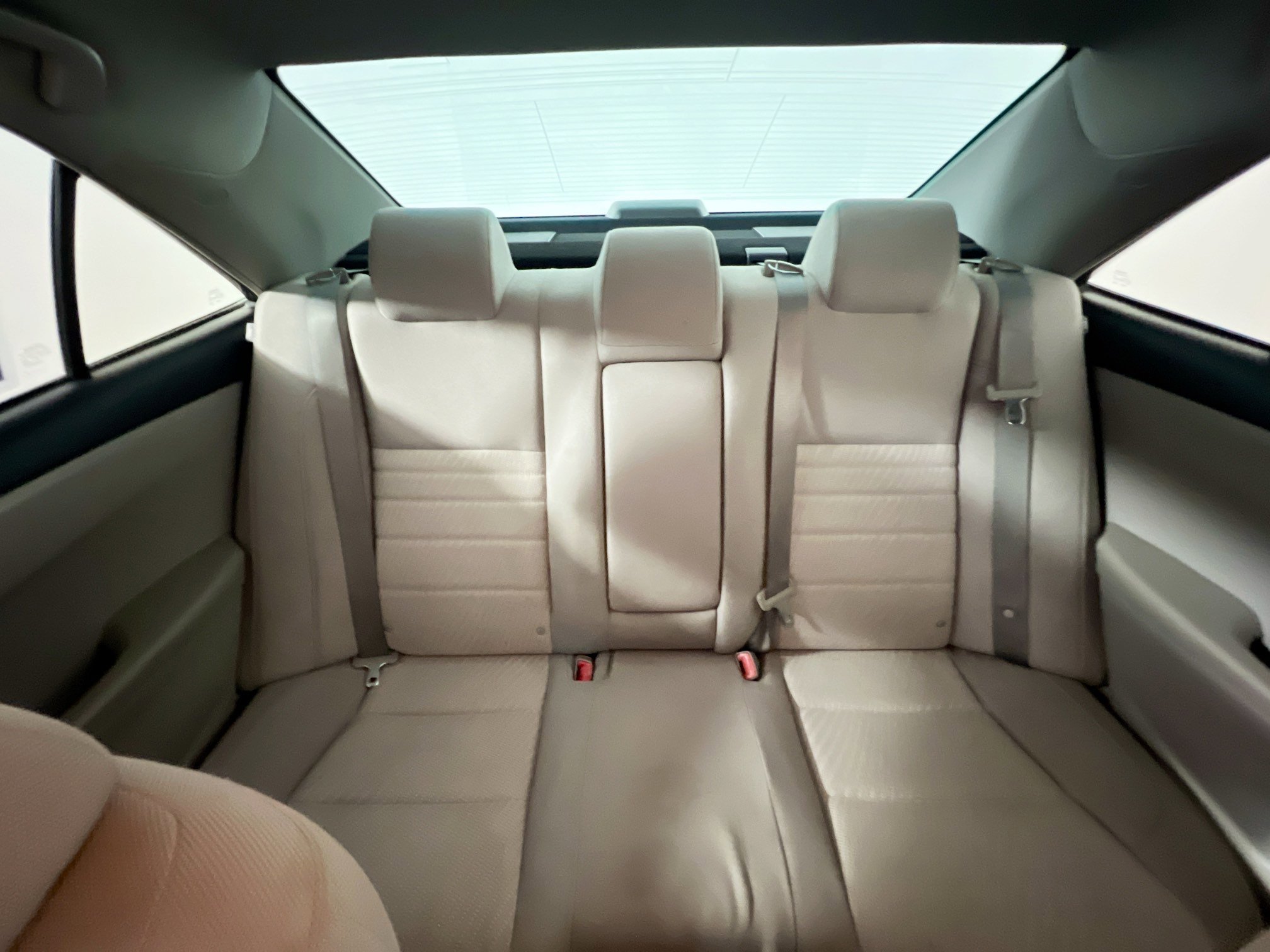 Used 2015 Toyota Camry LE image 32