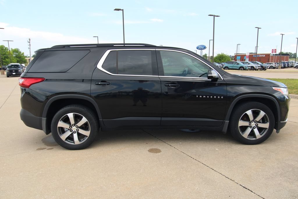Used 2019 Chevrolet Traverse LT w/ LPO, Blackout Package AWD/4WD image 4