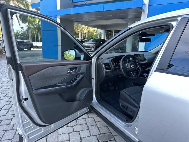 Used 2022 Nissan Rogue SV FWD image 22