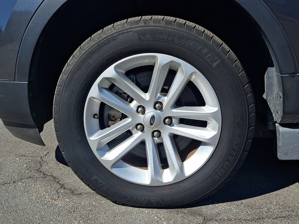 Used 2015 Ford Explorer XLT w/ Equipment Group 202B FWD image 8