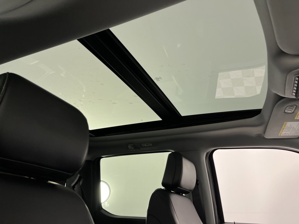 Certified 2025 Ford F350 Lariat image 33