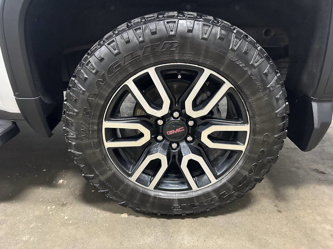 Used 2024 GMC Sierra 1500 AT4 w/ Technology Package image 25