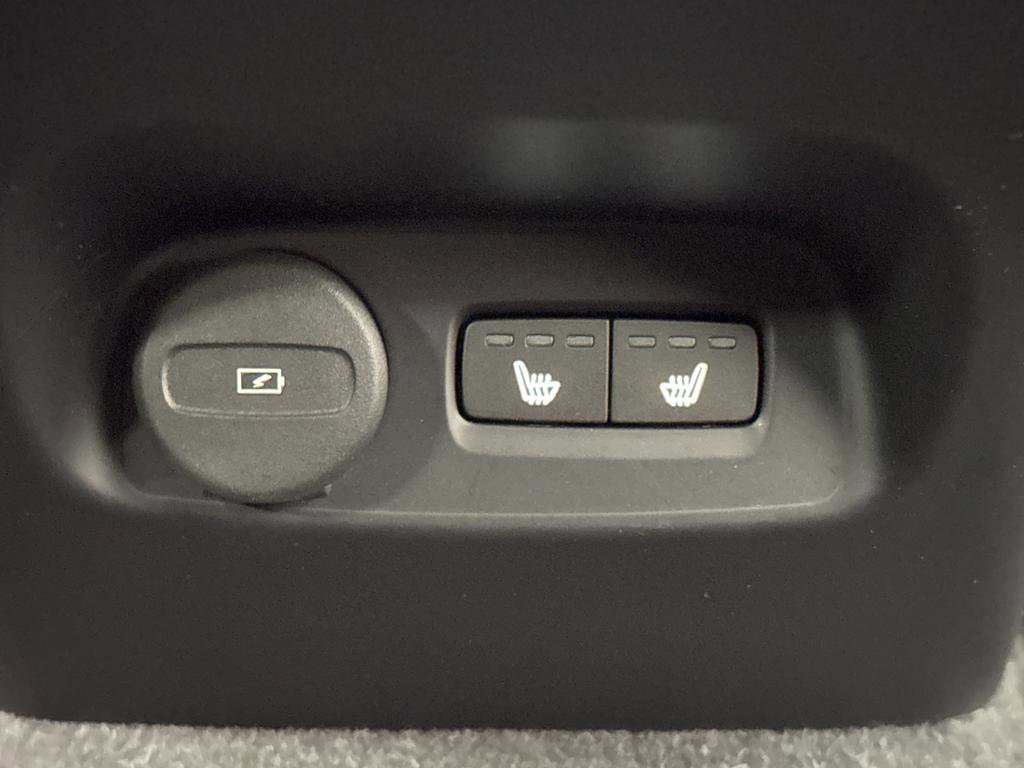 Used 2024 Volvo XC40 B5 Plus w/ Climate Package image 32