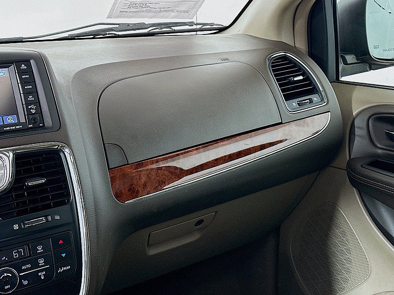 Used 2013 Chrysler Town & Country Limited w/ Luxury Group FWD image 24