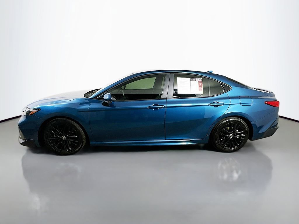 Used 2025 Toyota Camry SE FWD image 5