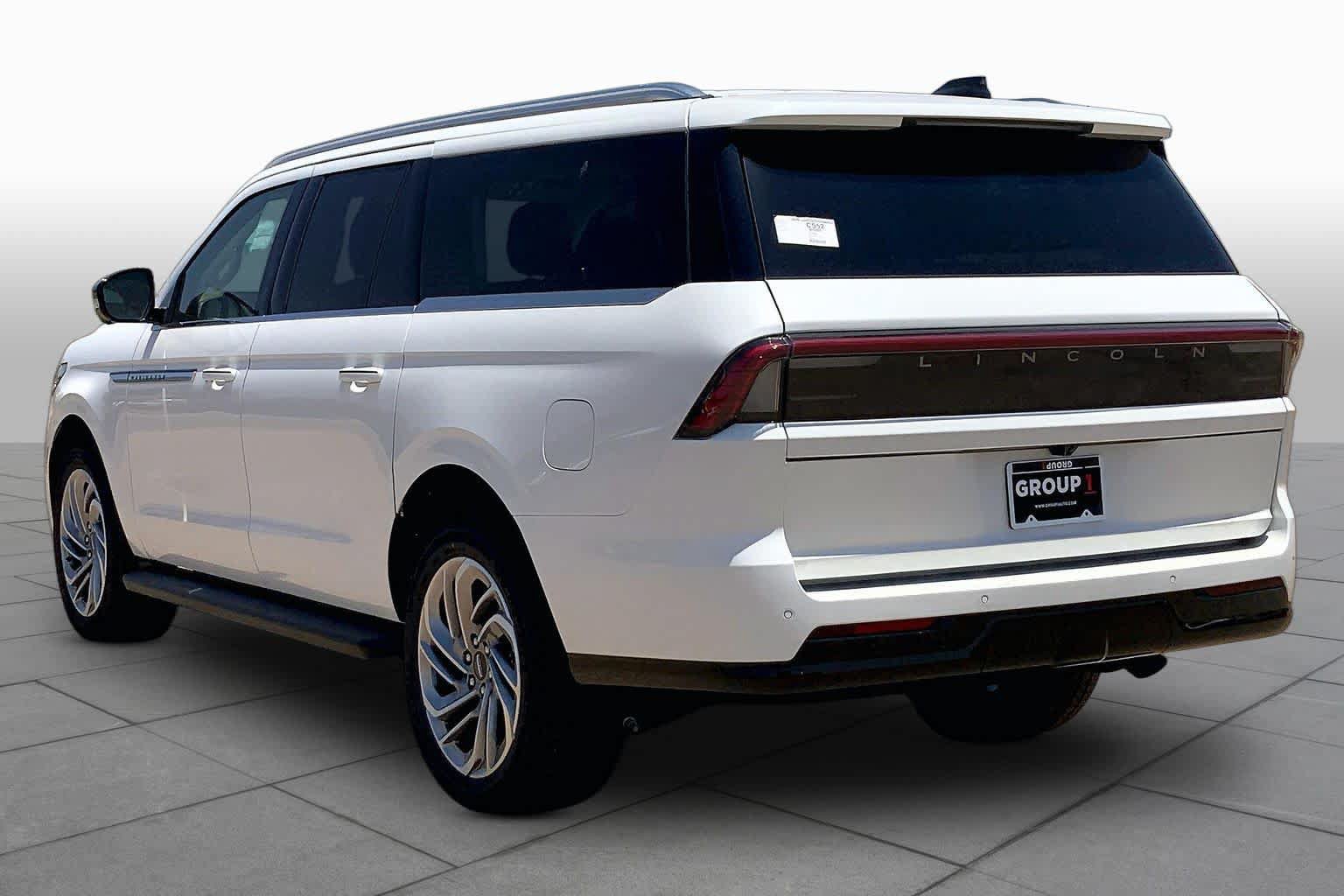 New 2026 Lincoln Navigator L Premier AWD/4WD image 12