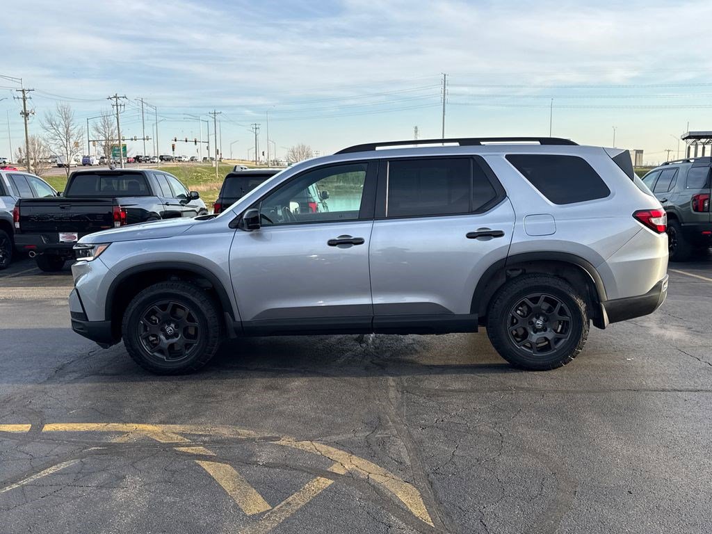 Certified 2025 Honda Pilot TrailSport image 8