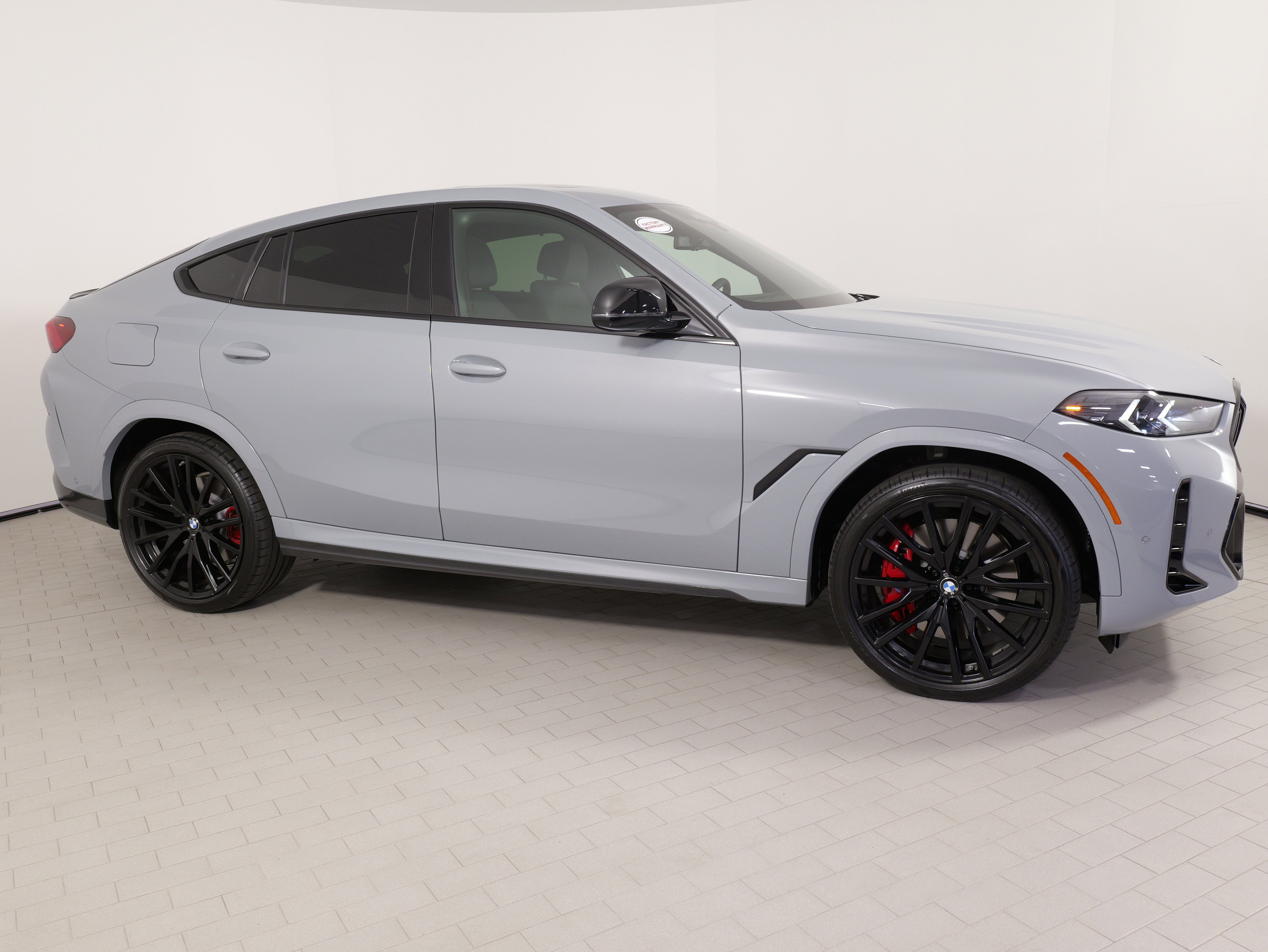 Used 2025 BMW X6 M60i AWD/4WD image 9