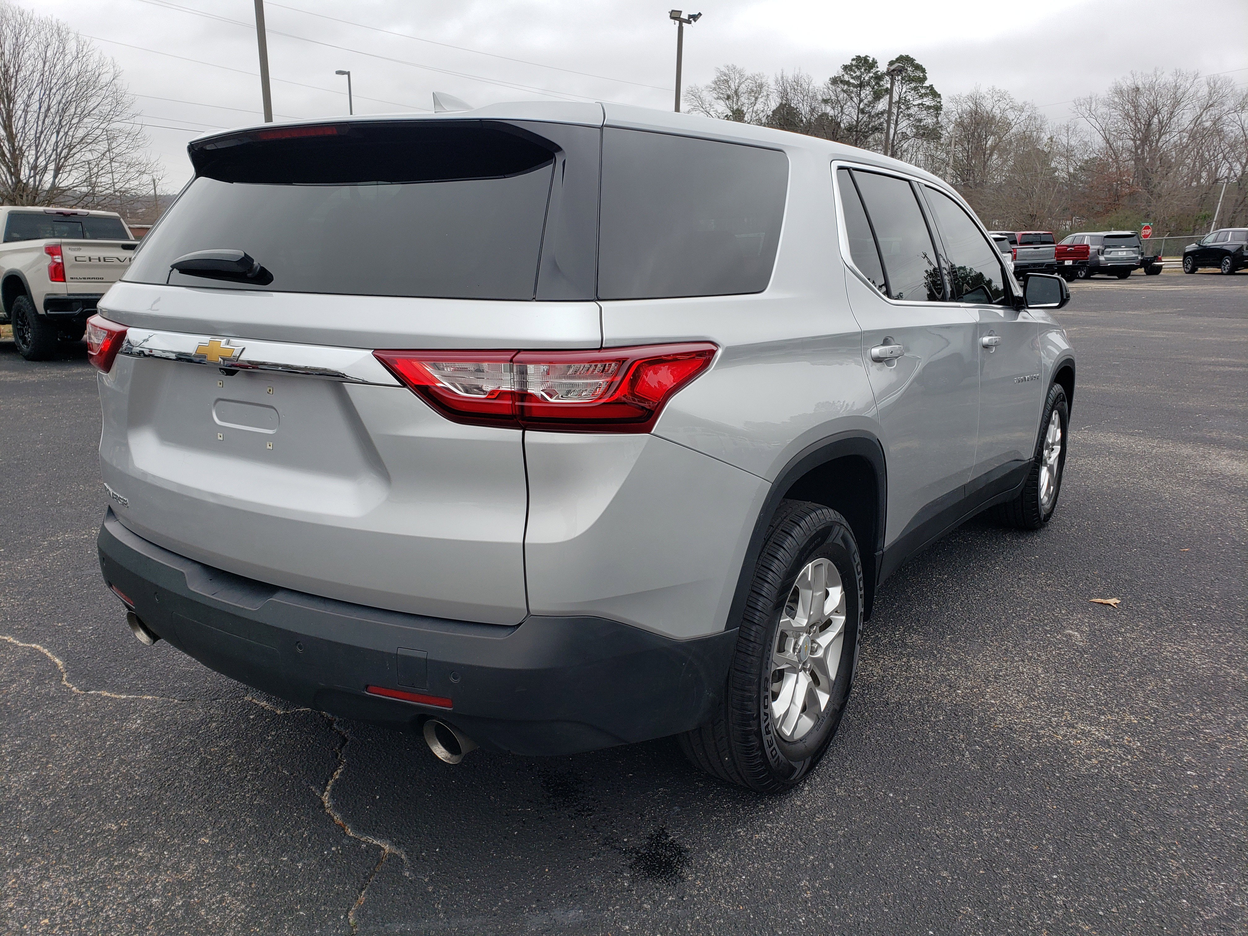 Used 2020 Chevrolet Traverse LS image 3