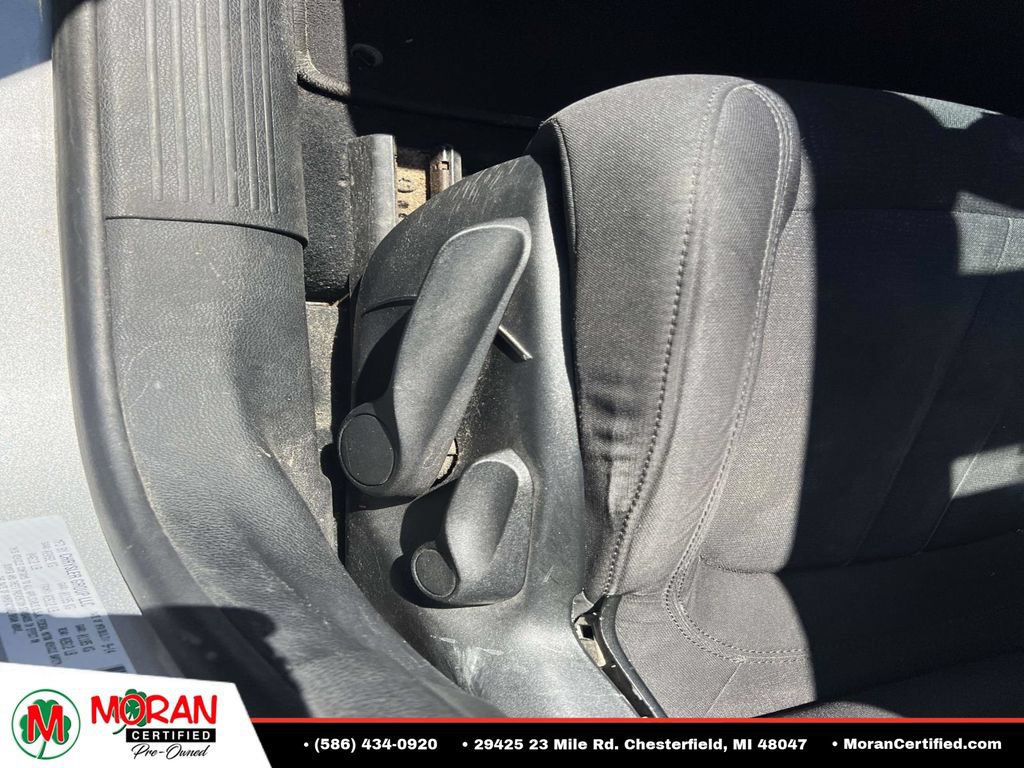 Used 2015 Chrysler 200 Limited FWD image 17