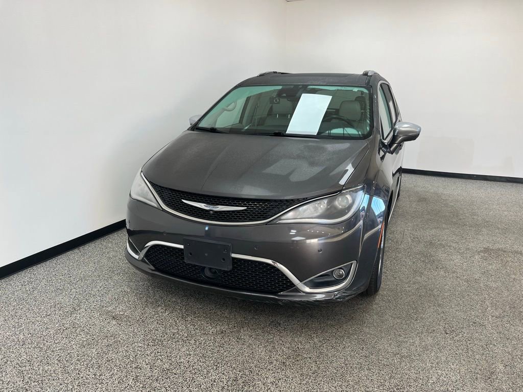 Used 2017 Chrysler Pacifica Limited w/ Advanced Safetytec Group image 3