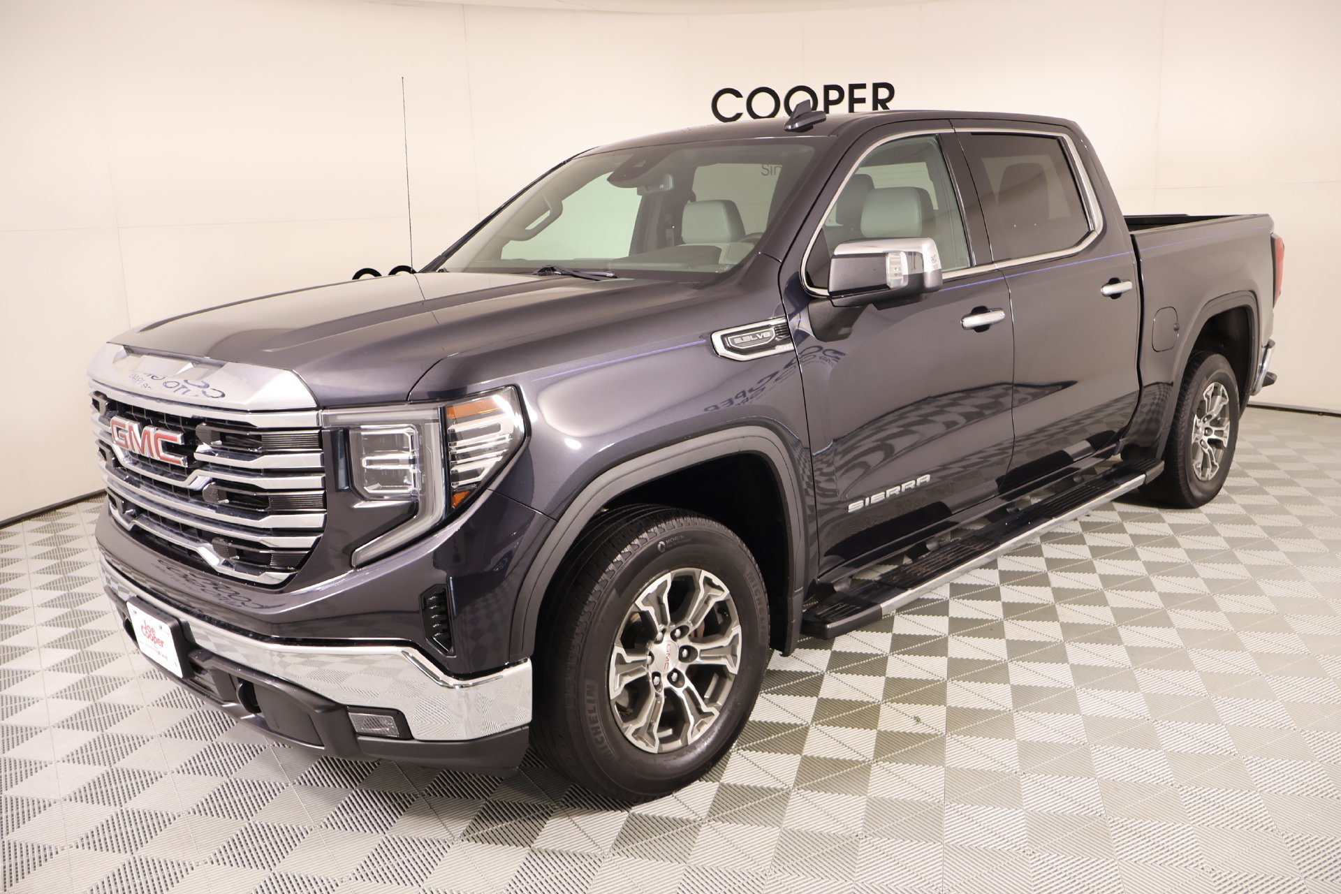 Used 2022 GMC Sierra 1500 SLT RWD image 10