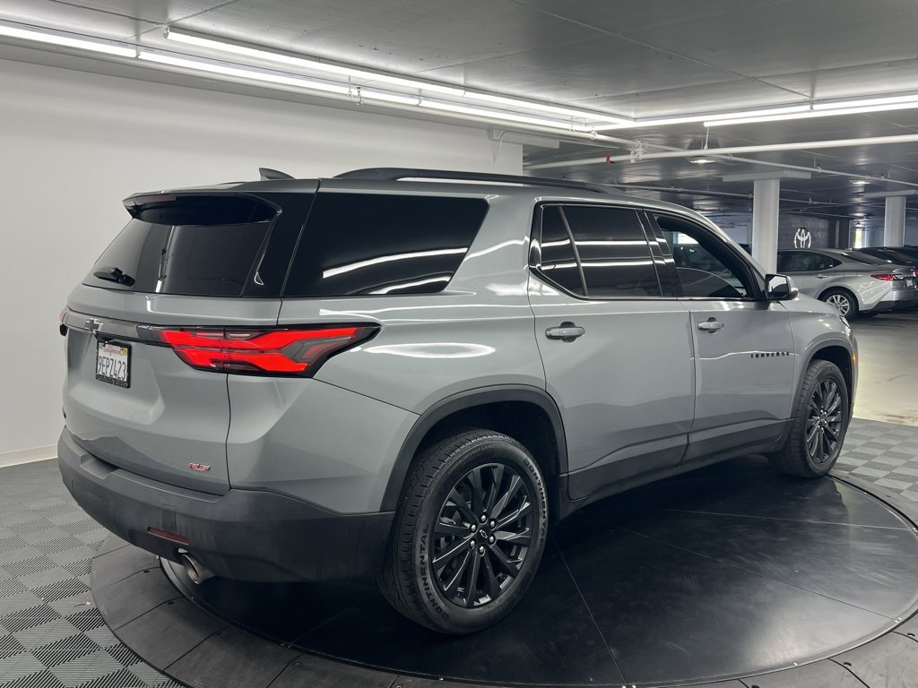 Used 2023 Chevrolet Traverse RS image 3
