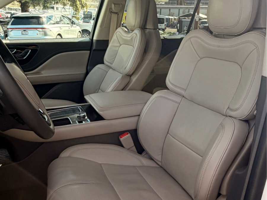 Used 2022 Lincoln Aviator Reserve w/ Equipment Group 201A AWD/4WD image 12