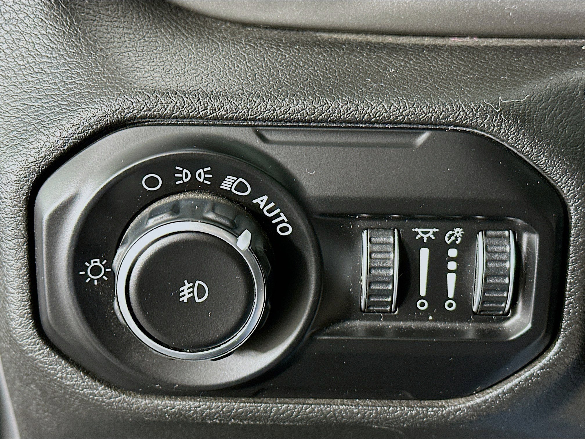 Used 2020 Jeep Wrangler Unlimited Sahara image 16