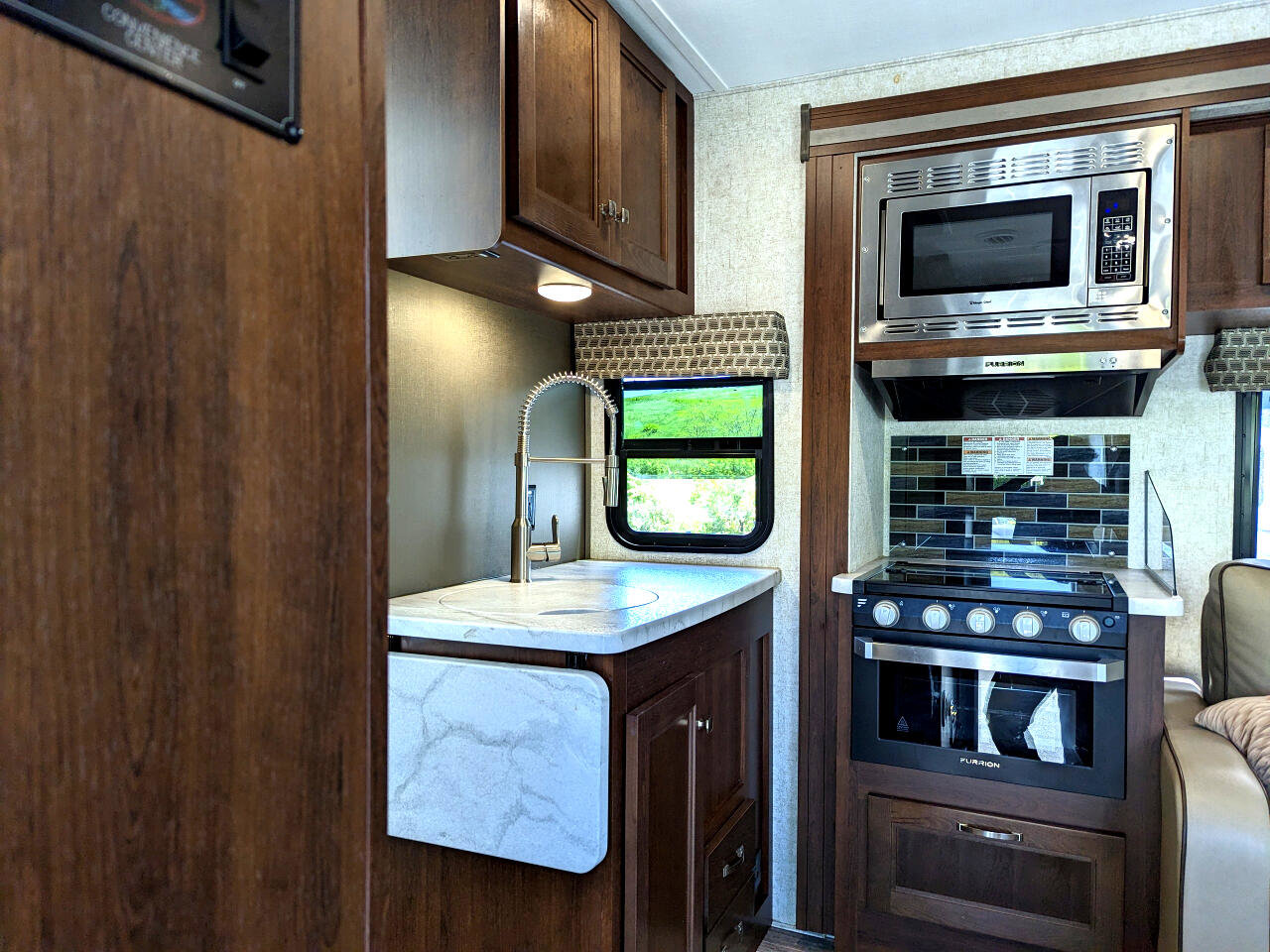 Used 2019 Chevrolet Express 4500 w/ RV Package RWD image 72