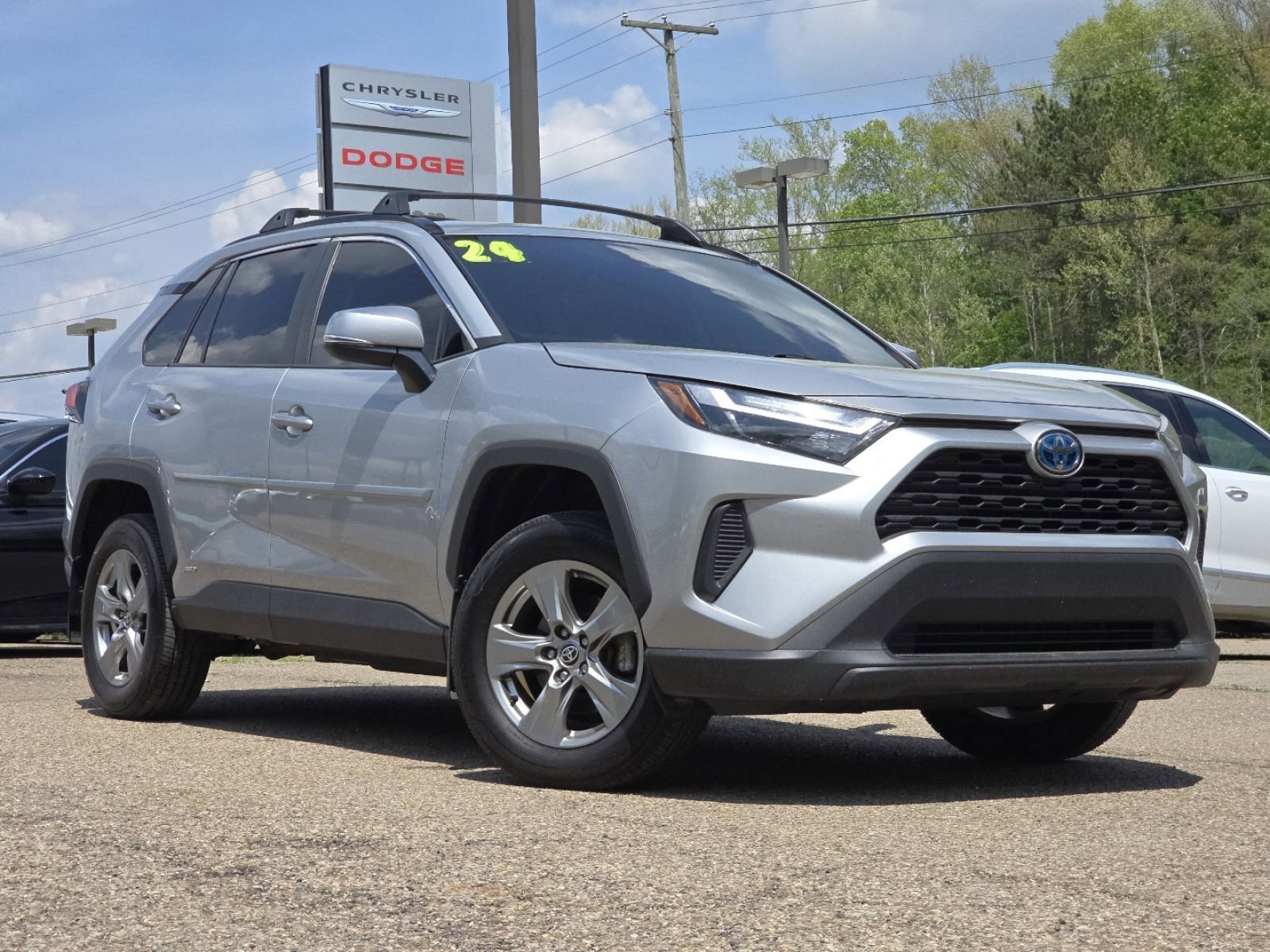 Used 2024 Toyota RAV4 XLE AWD/4WD image 2