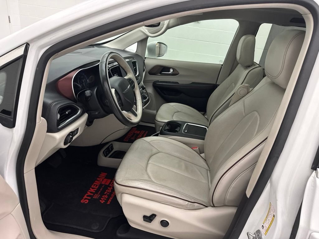 Used 2020 Chrysler Pacifica Limited FWD image 19