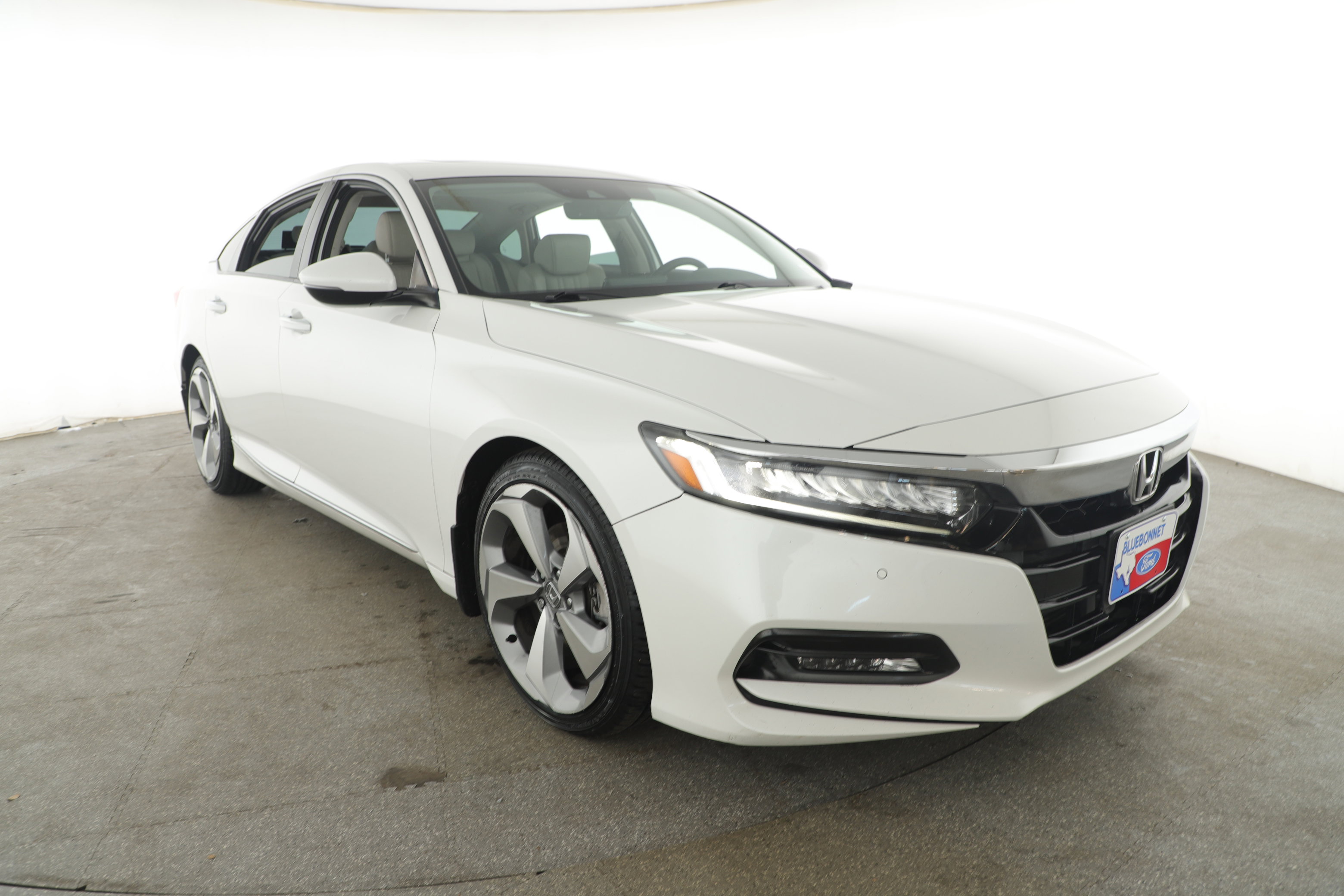 Used 2018 Honda Accord Touring image 3