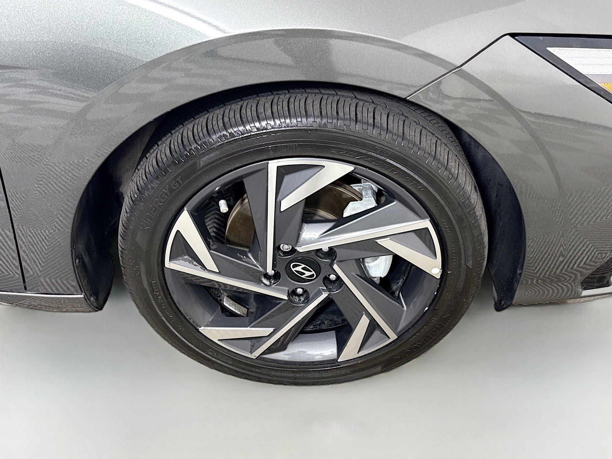 Used 2024 Hyundai Elantra Limited image 32