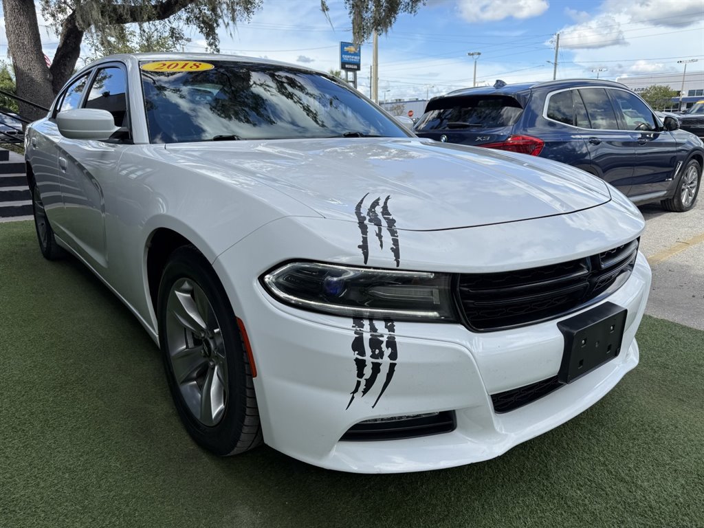 Used 2018 Dodge Charger SXT Plus RWD image 3