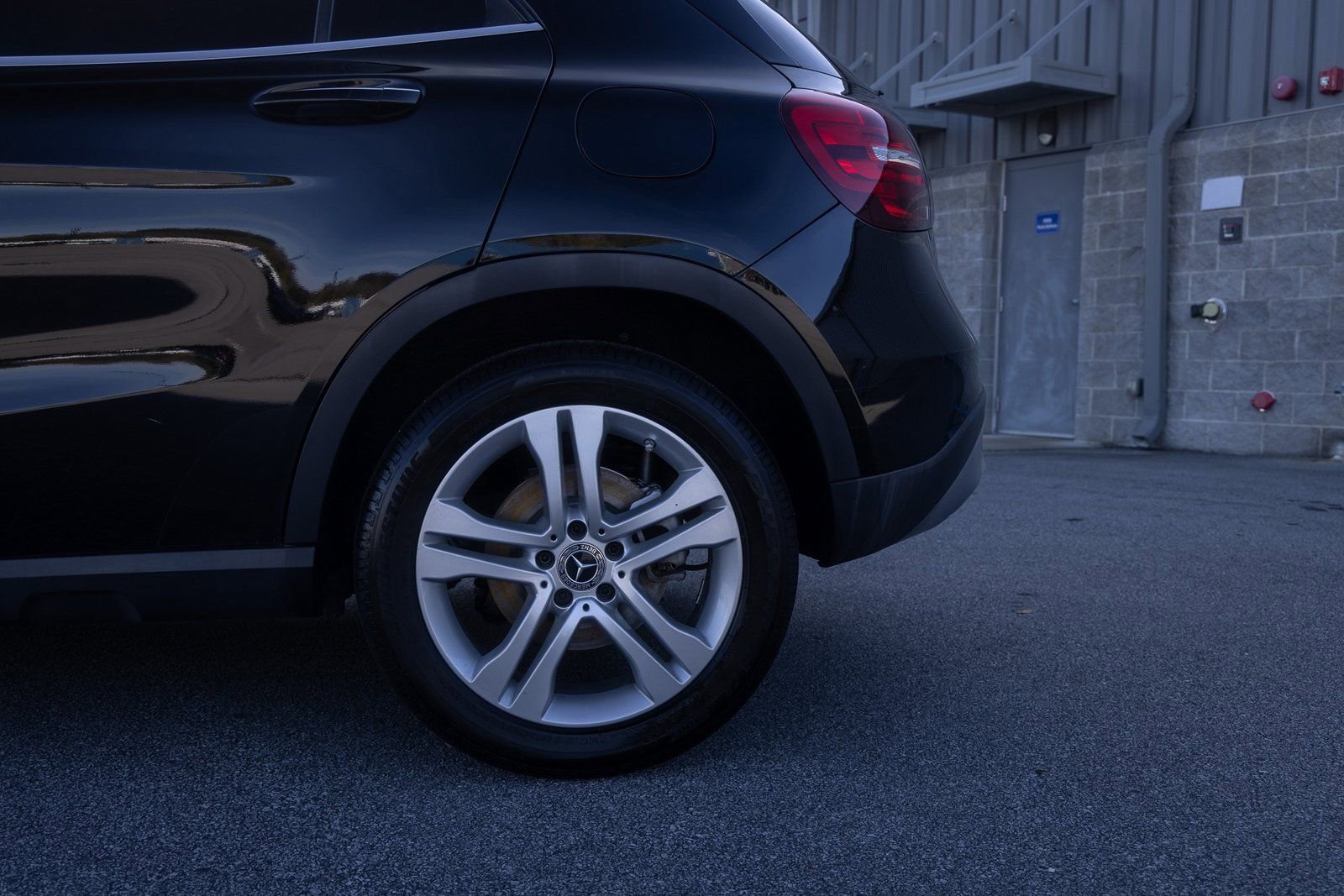 Used 2019 Mercedes-Benz GLA 250 4MATIC w/ Premium Package image 6