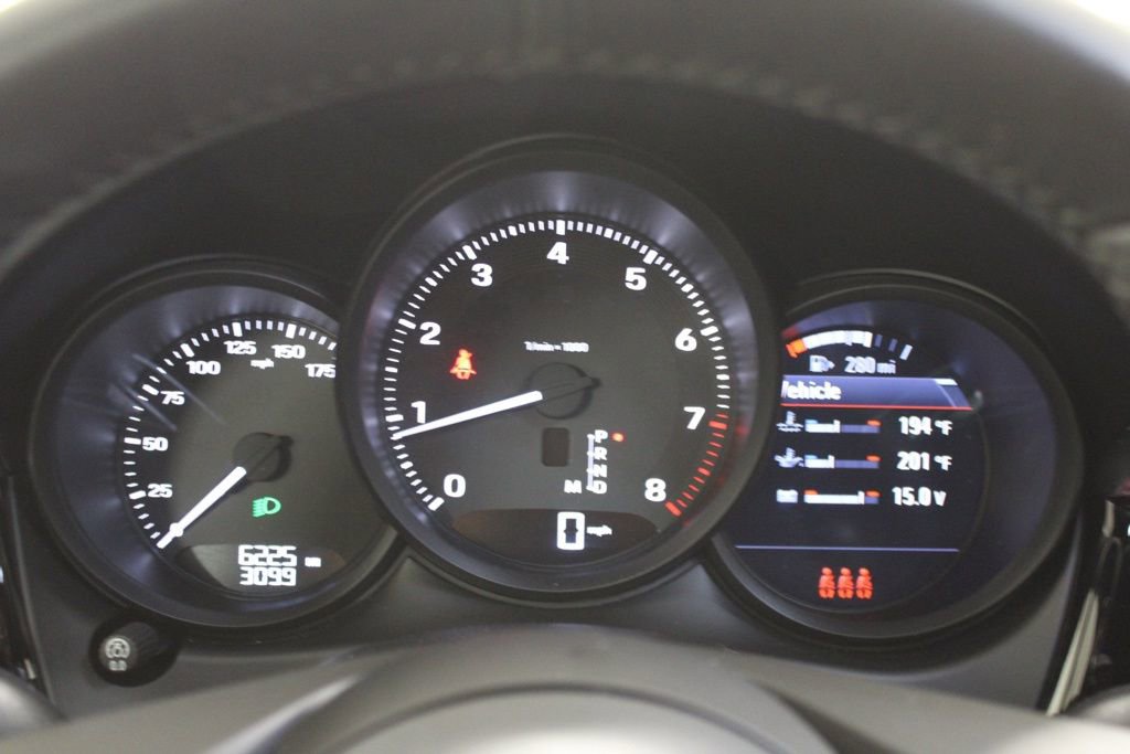 Certified 2025 Porsche Macan AWD/4WD image 21