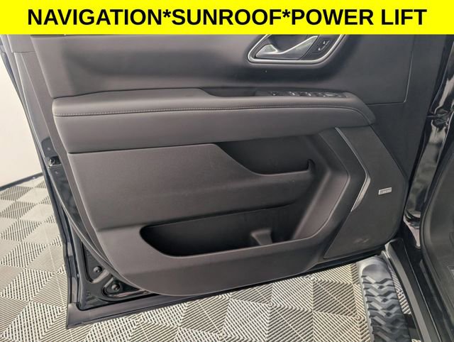 Used 2022 Chevrolet Suburban Z71 w/ Luxury Package image 10