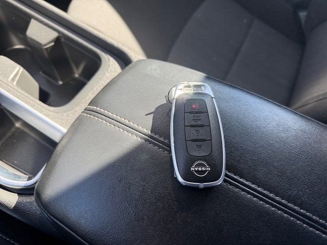 Used 2025 Nissan Sentra SV image 29