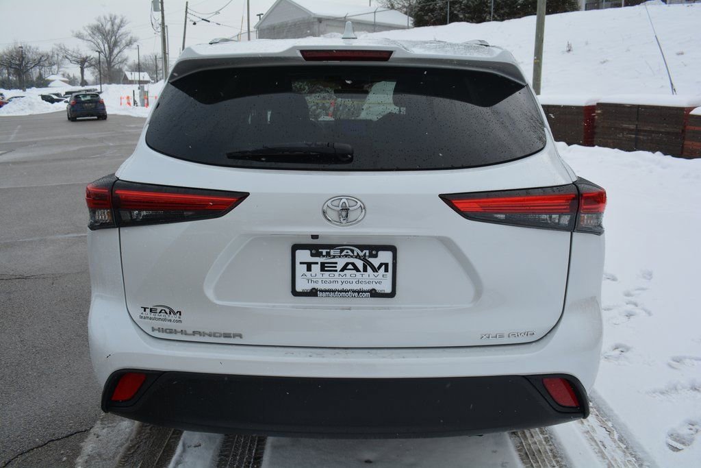 Used 2023 Toyota Highlander XLE image 6