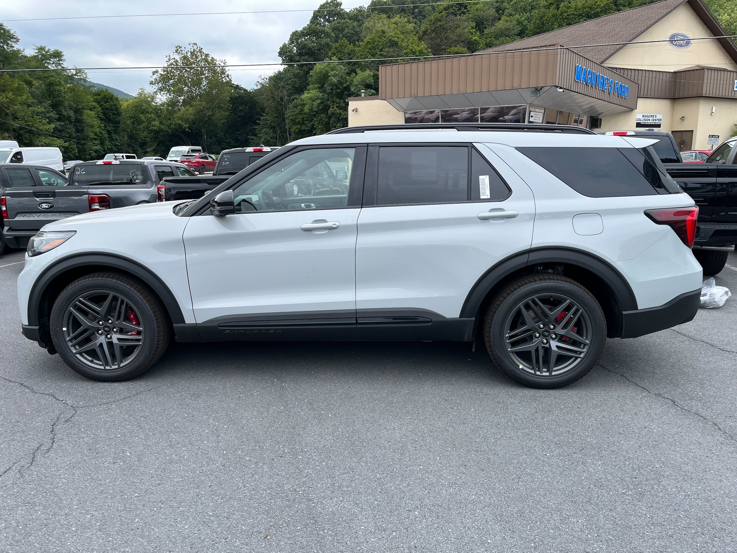 New 2027 Ford Explorer ST w/ Sun And Sound Package AWD/4WD image 9