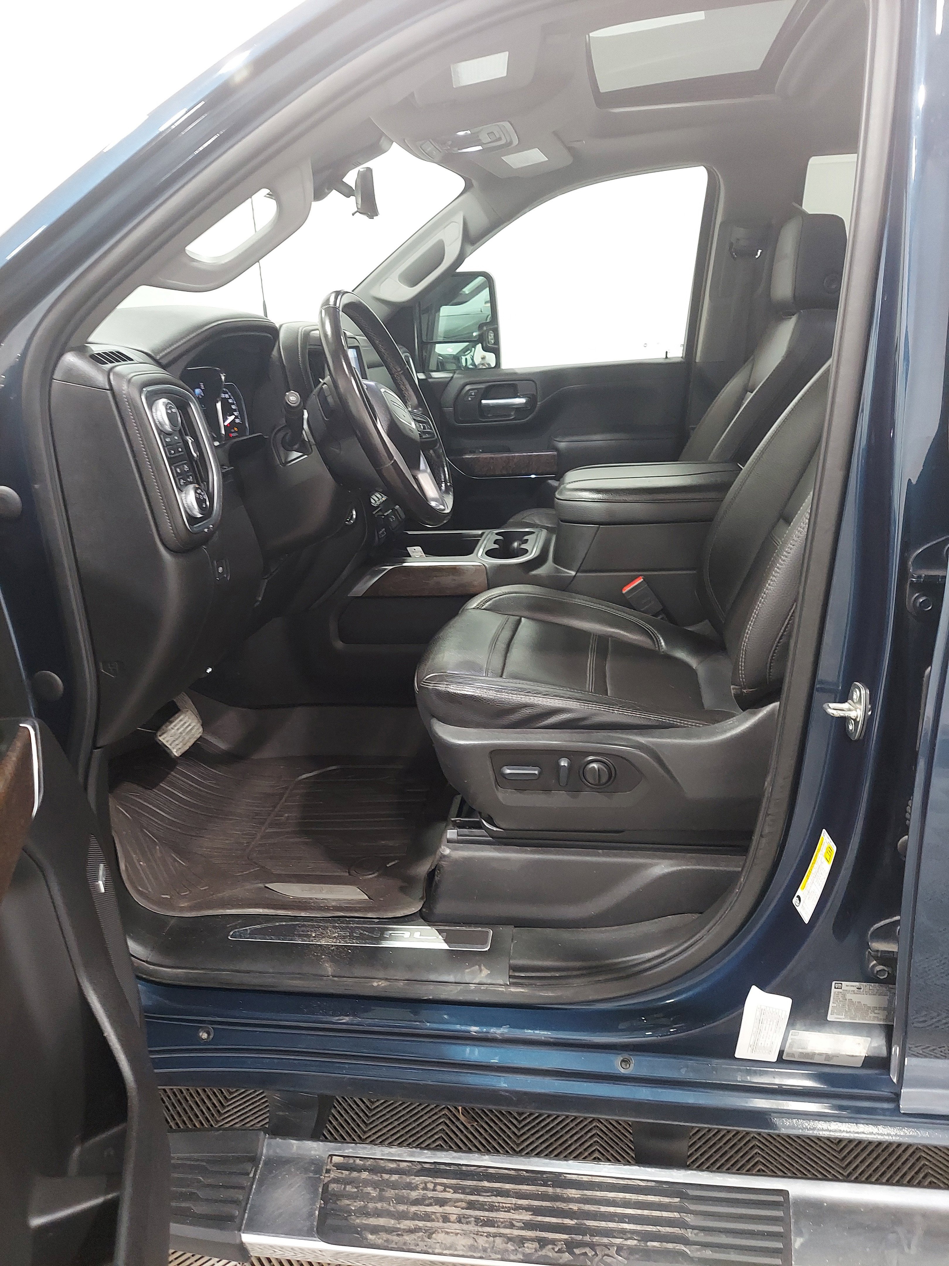 Used 2023 GMC Sierra 2500 Denali w/ Denali Ultimate Package AWD/4WD image 16