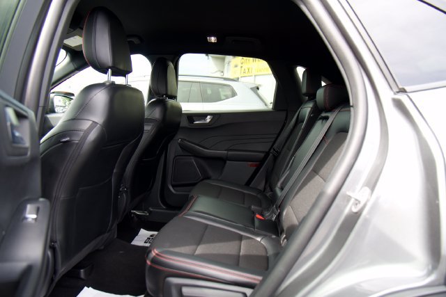 Certified 2025 Ford Escape ST-Line Select AWD/4WD image 30